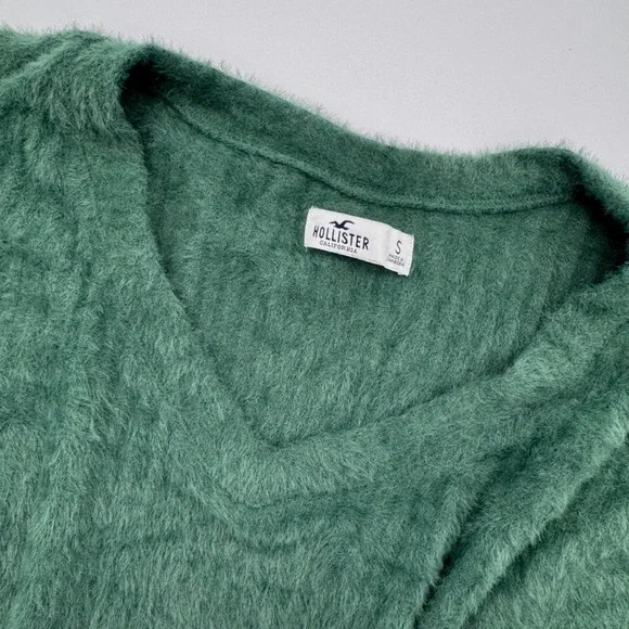 Hollister Green Fuzzy Eyelash Knit V-Neck Sweater Womens Small Long Sleeve Crop - Picture 2 of 3